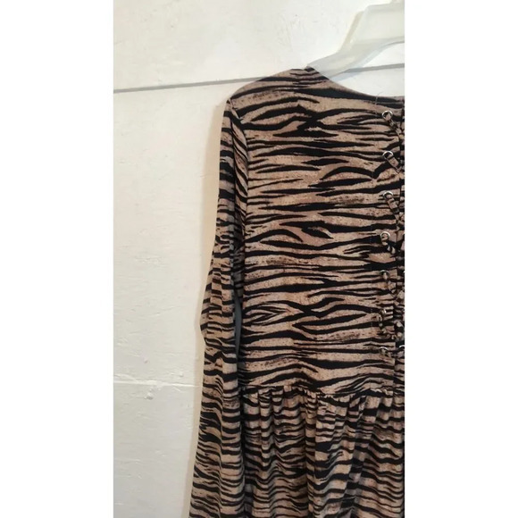 Animal Print Long Sleeve Peplum Top V Neck Blouse - Picture 8 of 15
